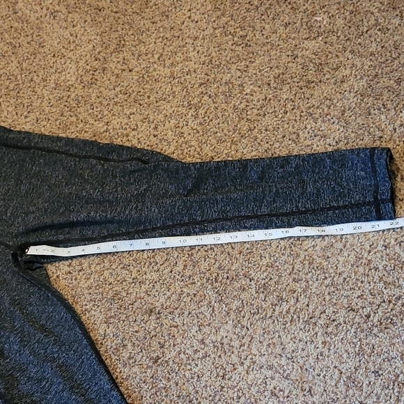 Under Armour black space dyed cropped leggings small - Picture 10 of 12